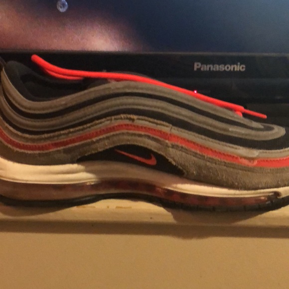 Used airmax 97s Colour way red,black,white,silver - Picture 7 of 9